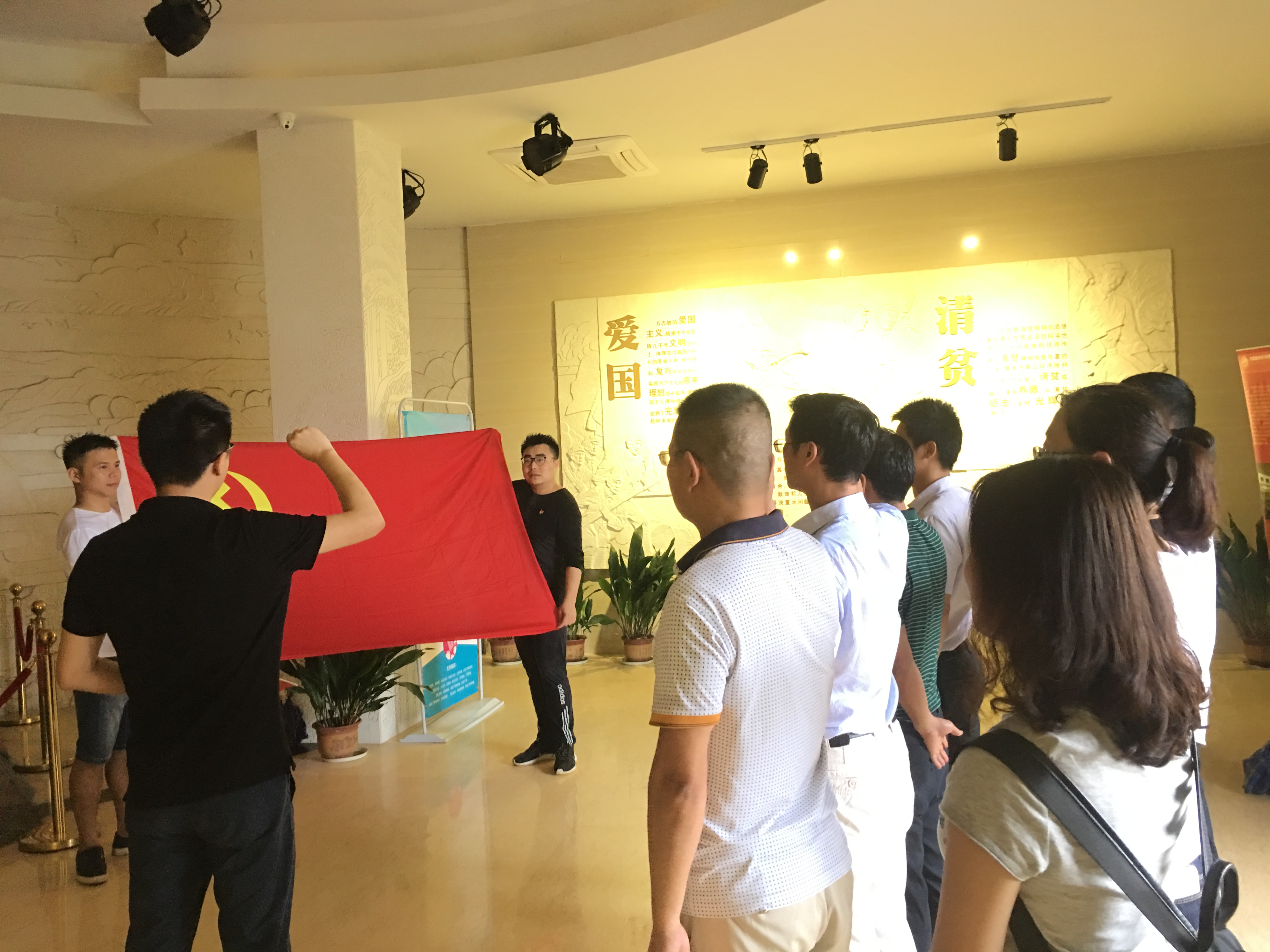 省水開公司黨總支部開展“傳承紅色基因 牢記初心使命”主題黨日活動