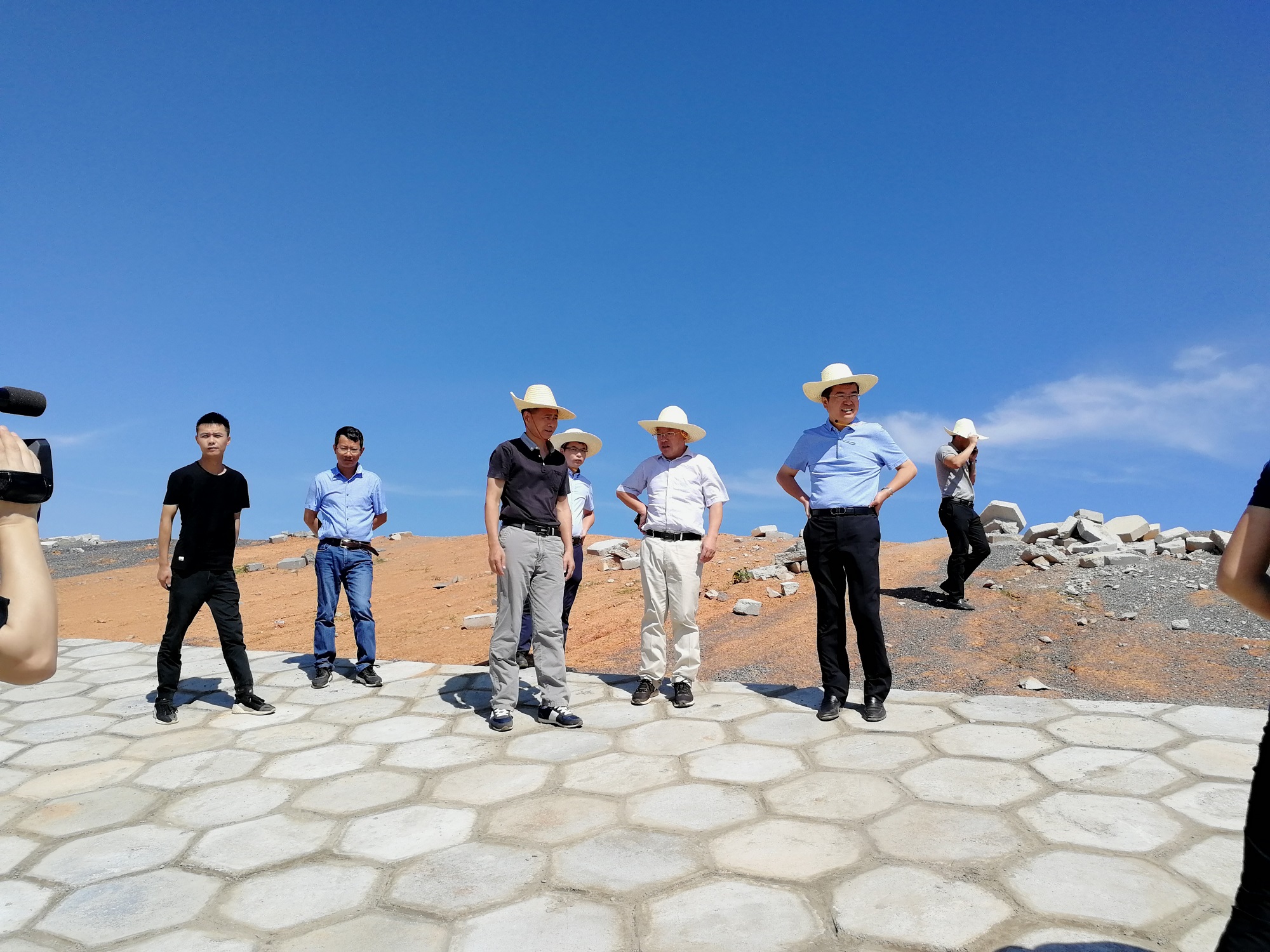 共青城市市委書記王豐鵬一行至共青城市  漿潭聯圩加固整治工程施工現場檢查指導工作